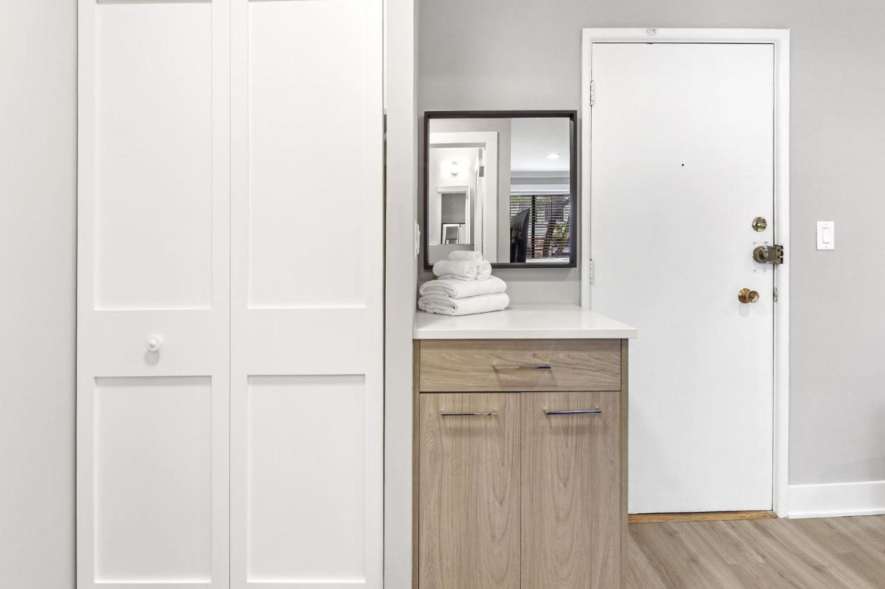 Sophisticated Studio Apartment With Modern Kitchen - Oakdale Od2 Rep シカゴ エクステリア 写真